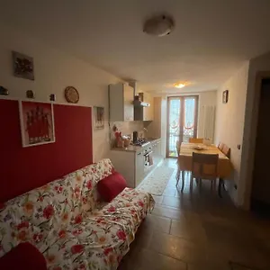 La Casa Di Pucci Nel Borgo Affrescato Di Parlasco Appartamento